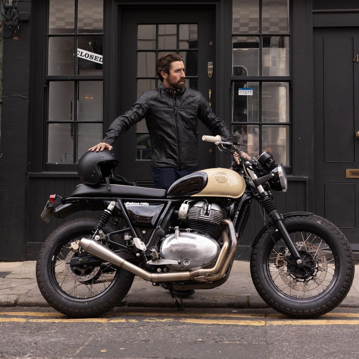 Black sale cruiser motorcycle
