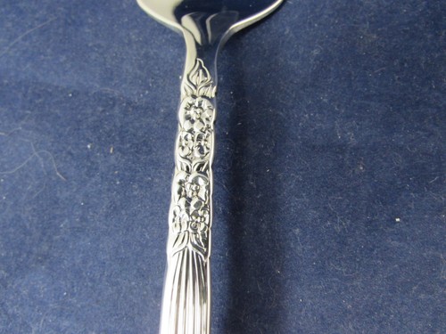 SET OF TWO - Oneida Silverplate Flatware FLORAL QUEEN Serving Forks CANADA - Picture 2 of 3