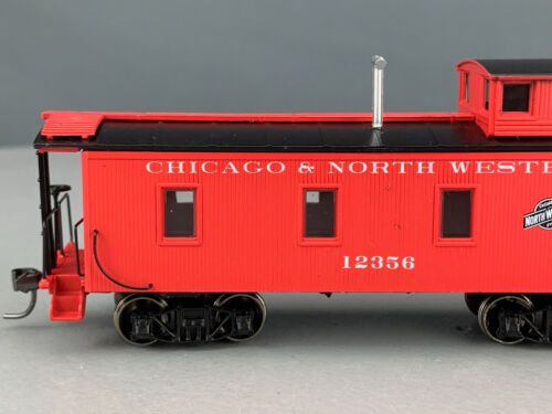 HO Roundhouse 84376 C&NW 3 Window Standard Wood Caboose #12356 NIB! HO4731 - Picture 3 of 8