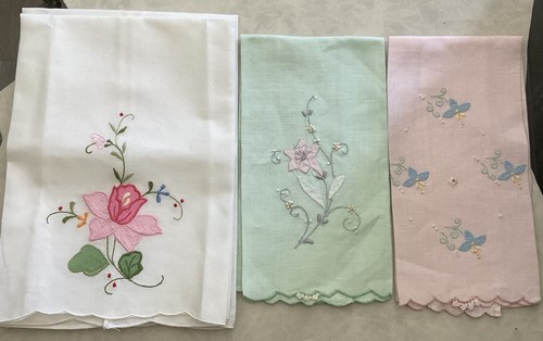 LOTE de 6+ toallas de mano vintage bordadas/aplicaciones florales de anfitriona - Imagen 4 de 15