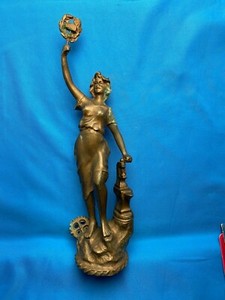 Vintage-Bronze-Metal-Statue-of-Victorian-Woman-Holding-HAMMER-10-1-2-039-039-Tall