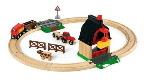 Brio Farm Railway Set 33719 mit Scheune, Zug, Traktor und Kuh