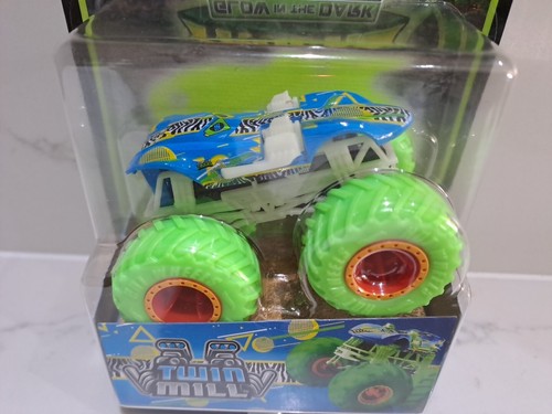 Hot Wheels Monster Truck Glow In The Dark - Twin Mill New Sealed FAST P&P - Picture 5 of 8