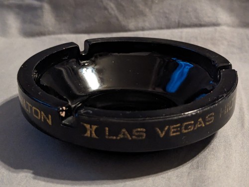 Posacenere in vetro vintage "Las Vegas Hilton" Hotel & Casino, nero, 4 3/8" USATO - Foto 4 di 10