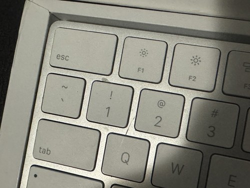 Apple Magic (MQ052LL/A) Wireless Keyboard with Numeric Pad - Silver - Picture 2 of 3