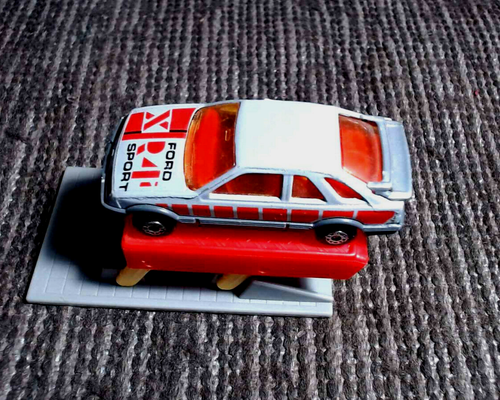 Ford Sierra XR4 1983 Matchbox 1:58 y Matchbox 1989 rampa para autos - Imagen 3 de 10