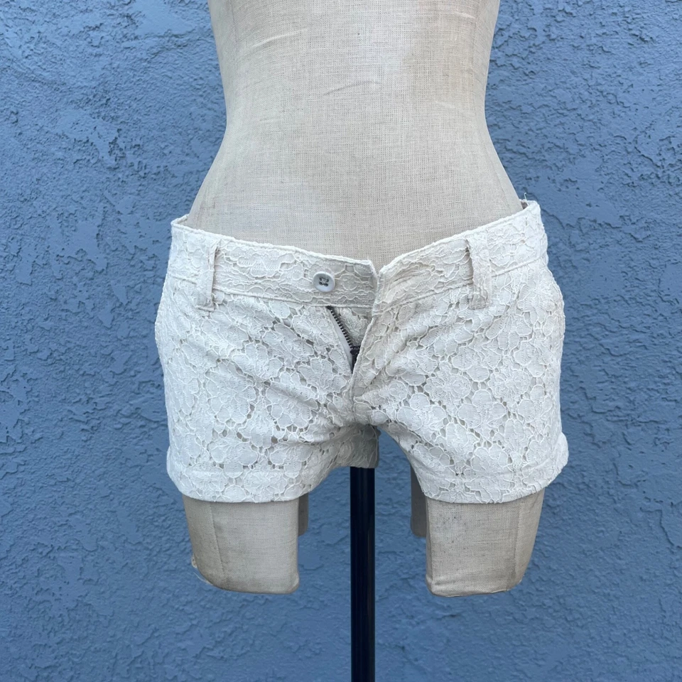 Pantalones Cortos Mossimo Co Y2K Micro en Encaje Talla 3 Cintura Baja Foto 4 de 4