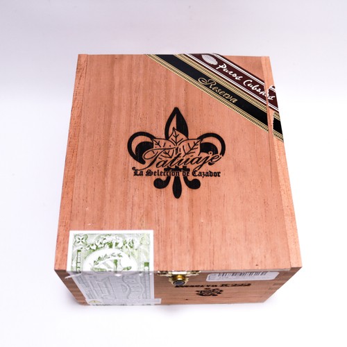 Tatuaje Reserva K222 Scatola vuota per sigari in legno 6,5" x 5,75" x 4" - Foto 8 di 10