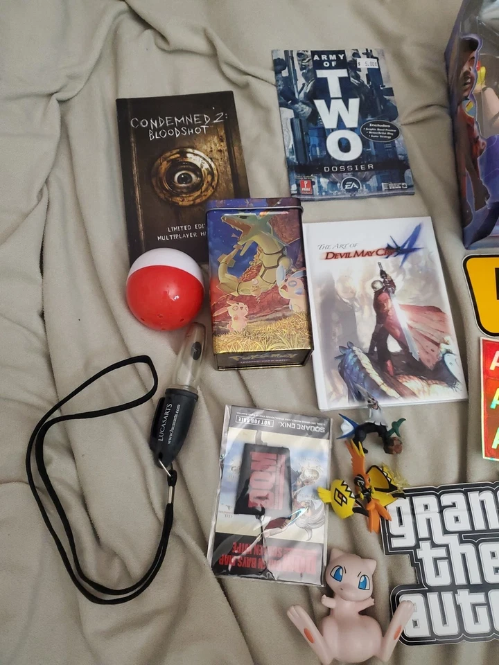 Lot Of 32 Video Game Item Lot - Promo / Merchandise - Pokemon / Zelda / GTA /Etc - Image 2 of 4