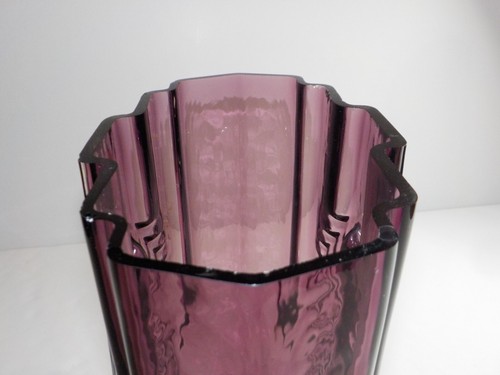 Jarrón de Vidrio Amatista Peregrino Estilo Art Deco Rascacielos Geométrico De Colección - Imagen 8 de 16