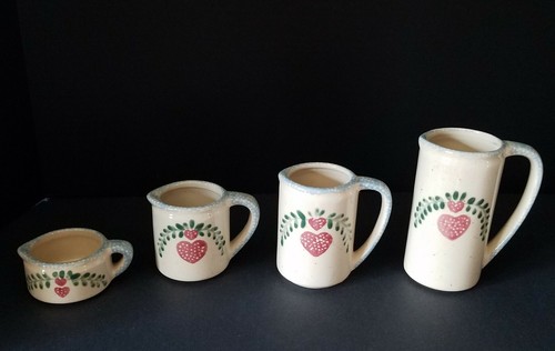 Measuring Cups, (4) Cream With Blue Spongeware Handles and Heart Motif ~ Ceramic - Picture 8 of 9