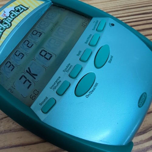 Radica Big Screen Blackjack 21 Electronic Handheld Game 2005 Tested & Works - Picture 5 of 9