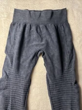 Yelete Women’s Leggings Dark Charcoal Gray Size M/L SEE MEASUREMENTS FOR LENGTH