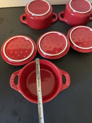 3 Stück STAUB La Cocotte Runde Keramik Mini Kasserolle Dutch Oven Backformen Rot Neu ohne Verpackung - Bild 11 von 14