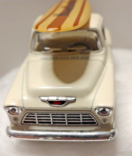 Camión de juguete fundido a presión Kinsmart 1955 Chevy Stepside 3100 color crema - Imagen 3 de 14
