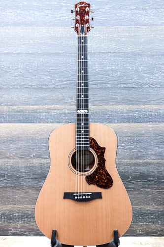 Godin Metropolis Natural Cedar EQ "B-Stock"Dreadnought Acoustic El. Guitar w/Bag - Picture 2 of 21