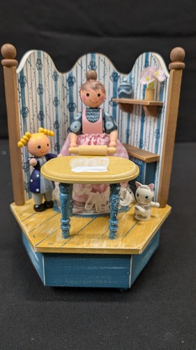 Vintage  Animated Music Box "Cooking Lessons" rare - Picture 1 of 12