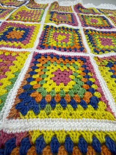 Manta de ganchillo hecha a mano afgana lapgana hasta la rodilla cuna punto de abuela 76 cm x 76 cm - Imagen 3 de 8
