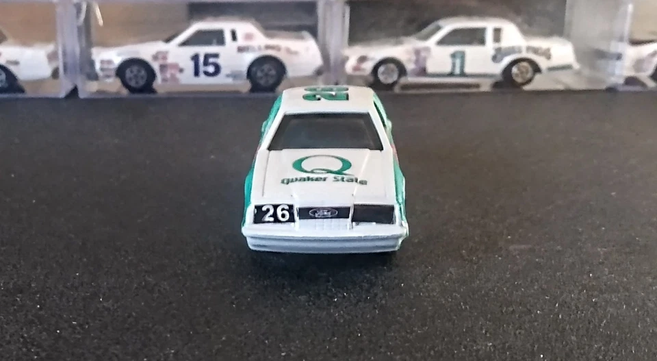 NASCAR #26 Quaker State Thunderbird Ertl 1/64 de colección Foto 4 de 4