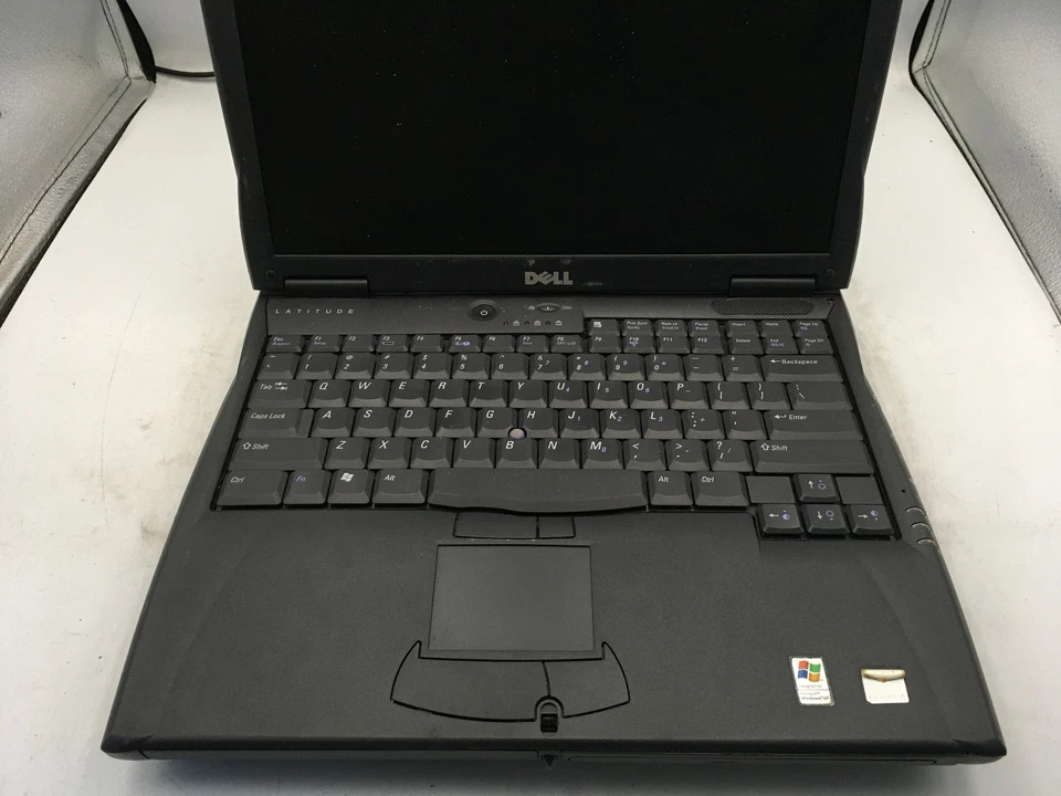 DELL LATITUDE C540 - FOR PARTS/NO POWER - INTEL PENTIUM 4 - NO RAM -READ DESC-BB - Image 3 of 4