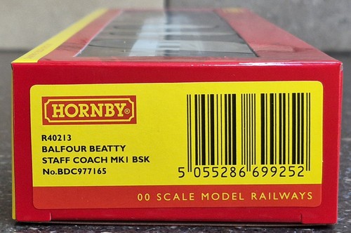 Hornby R40213 Balfour Beatty, Mk1 BCK, Staff Coach, BDC 977165 - Picture 4 of 13