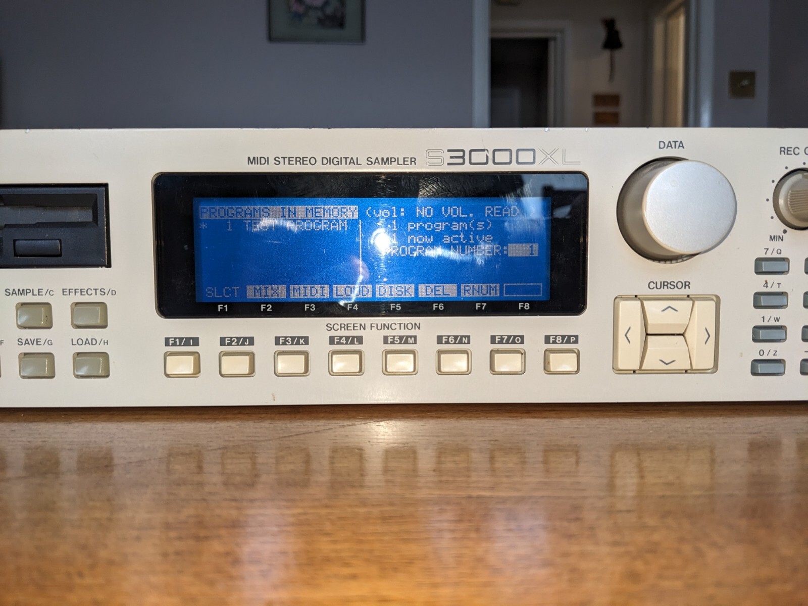 Akai S3000XL Sampler - Picture 3 of 7