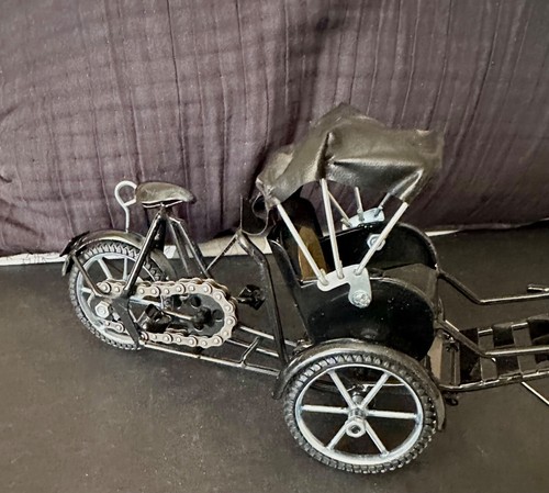 "Beak Model Vietnam Traditional Bicycle Rickshaw from former Daugkterinlaw Nahn