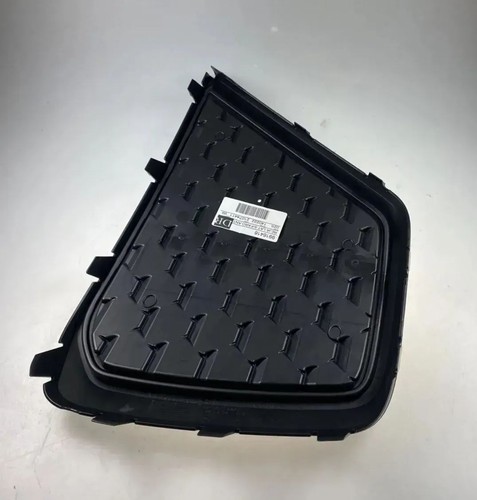 Original ventilation grille, AUDI A1 bumper from 2019 82A807682F9B9 - Picture 4 of 6