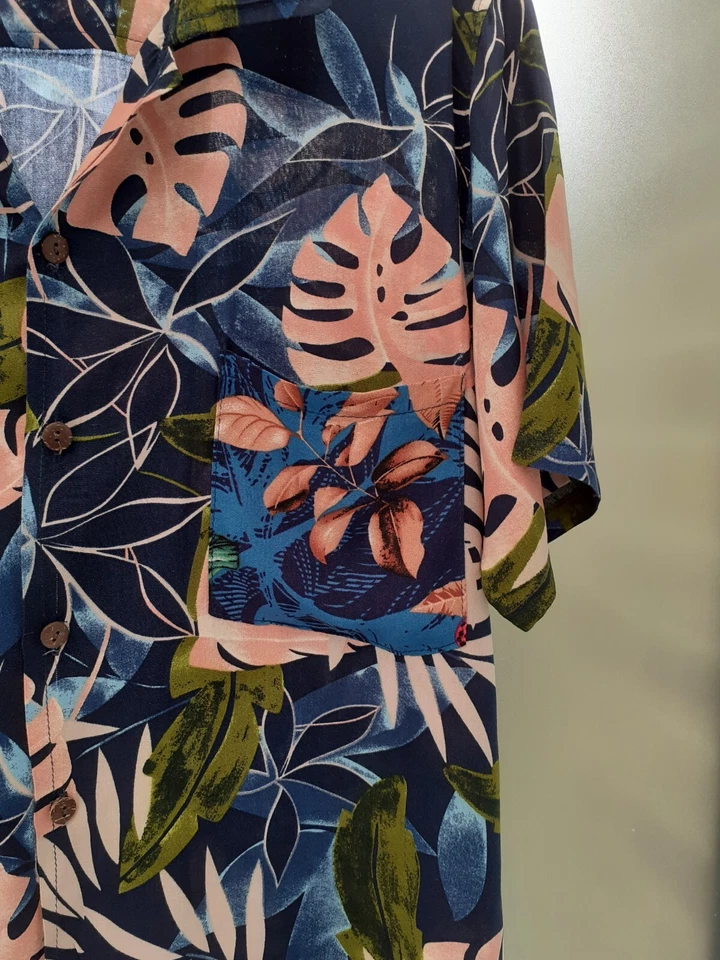 Camisa havaiana. Camisa masculina de férias/festival, tamanho nativo M. Aparência de folhas de palmeira. - Imagem 3 de 4