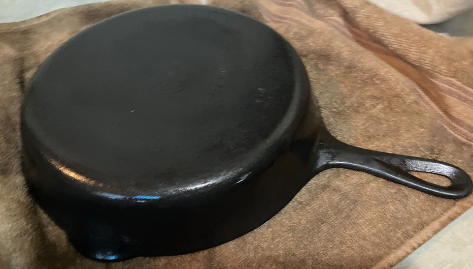 Griswold Cast Iron No. 8 Skillet 704 A Small logo Vintage PREPPER eBay