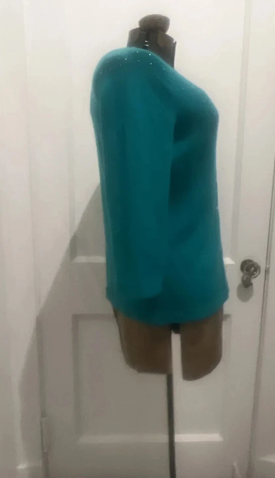 Suéter Investments Verde Estrás Cachemira Abotonada Para Mujer - Talla Grande Foto 3 de 4