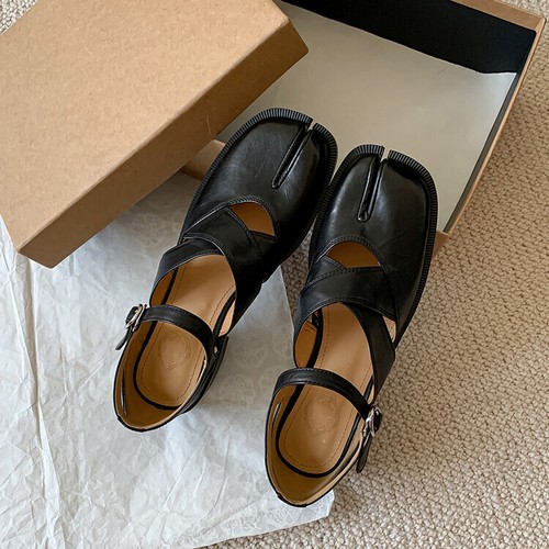 Women Round Toes Split Toe Shoes Thick Heels Mid Heels Belr Buckle Leather Shoes - Picture 15 of 24