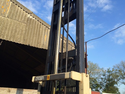 Crown Fork Lift 1 ton £1000 plus vat £1200 - Picture 6 of 9