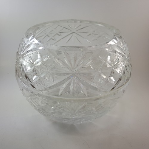 Classic Irish Crystal Bowl Designed In Ireland Hand Made In Czechoslovakia  - Picture 7 of 9