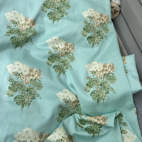 Vintage Vorstadt Stoff Geranienmuster hellblau mit creme beige Blumen - Bild 2 von 7