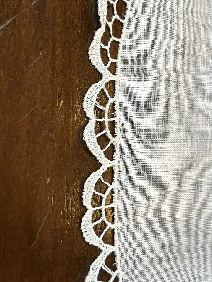 Antiguo Elegante Pañuelo de Encaje de Lino Blanco Etiqueta de Reliquia de Boda Sin Usar 🍒 Foto 4 de 4