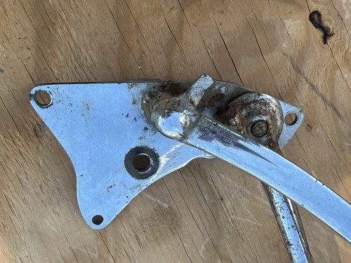 Triumph 650 TR6 T120 LH estriba, pedal de freno y soporte - Imagen 8 de 15
