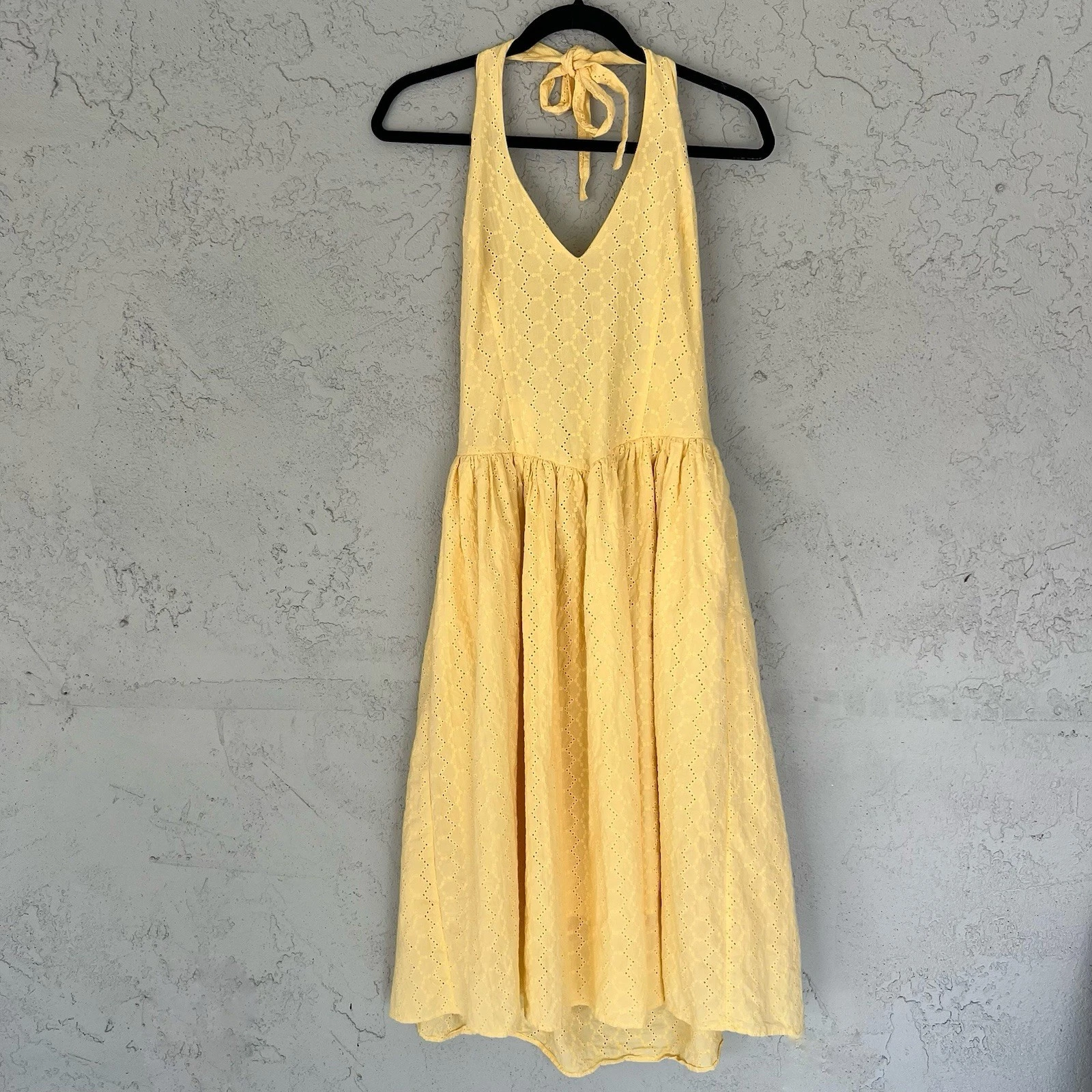 Steve Madden Ressi Dress Large Butter Halter Midi Dress Smocked Back Sundress
Opens in a new window