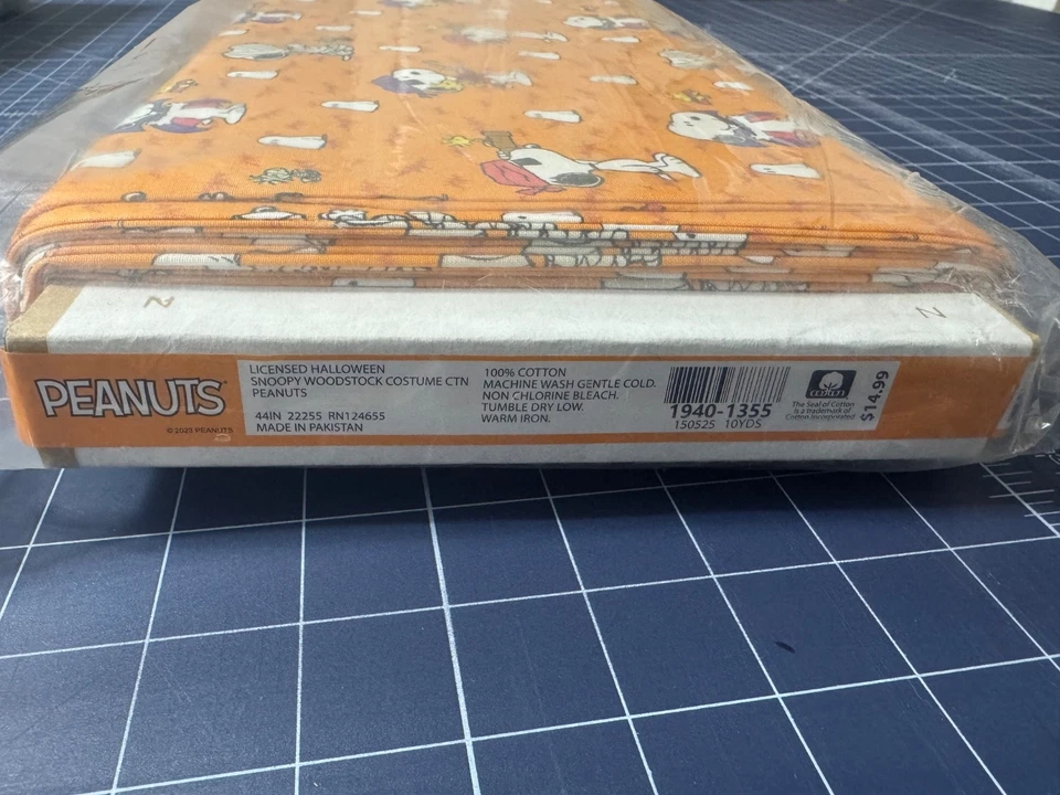 FULL BOLT - Tecido fantasia Halloween Snoopy/Woodstock 10 jardas - Imagem 2 de 3