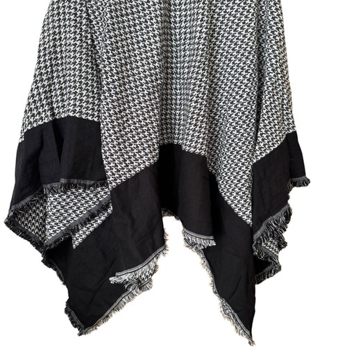 Uno Alla Volta Artisan Wrap Shawl One Size Cape Black White Houndstooth New Boho - Picture 3 of 11