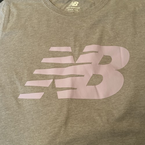 New Balance Woman’s T-shirt Size M - Picture 3 of 7