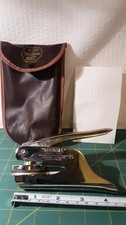 Fisher Fixtures Company Embosser Handheld Business Seal Embosser avec sac