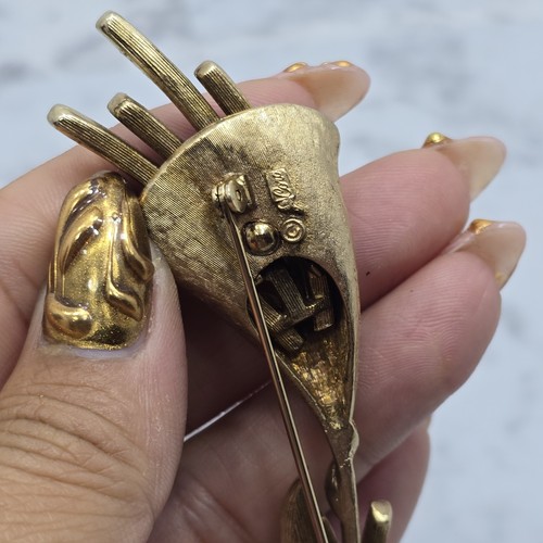 Spilla Coro Pegasus oro spazzolato calla giglio rosa viola demi parure  - Foto 3 di 3