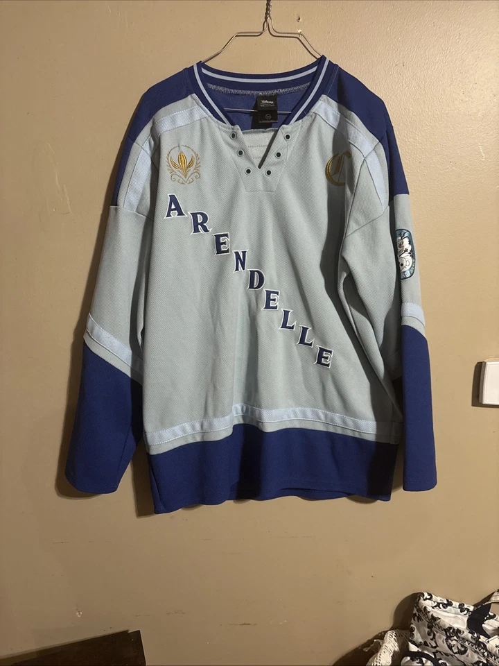 Хоккейная футболка Disney BoxLunch Frozen Arendelle Elsa & Olaf женский размер маленький - Изображение 2 из 4