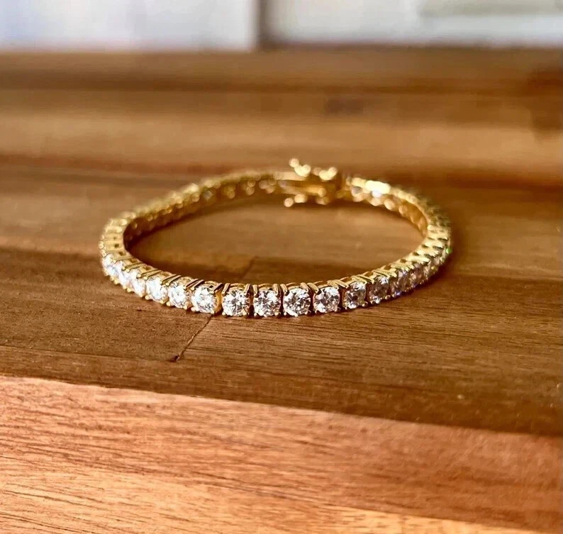 Brazalete de tenis redondo de 20 quilates con diamantes creados en laboratorio para mujer enchapado en oro amarillo de 14 quilates Foto 3 de 4