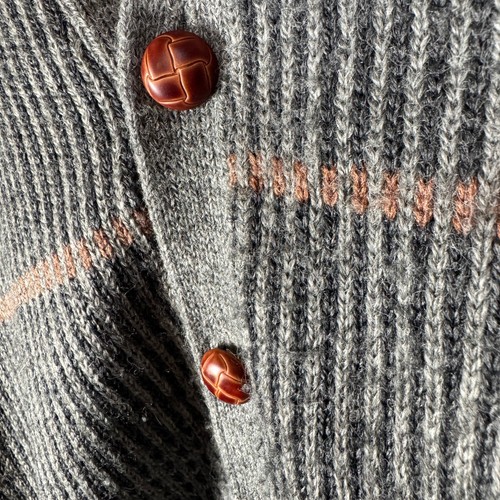 VTG Mens Arrow Acrylic Cardigan Sweater Wooden Buttons Grandpa Knit Oversized - Picture 4 of 7