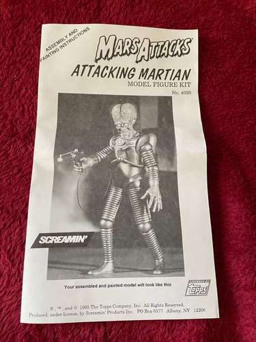 SCREAMIN MARS ATTACKS ATTACKING MARTIAN MODEL KIT UNMADE IN HIGH GRADE BOX - Picture 6 of 7
