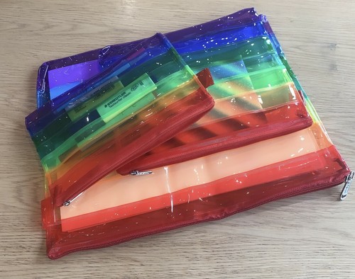 3 Regenbogen Tuff Tasche Reißverschluss Geldbörse Etui Flach Bleistift Etui A4 A5 A6 Geldbörsen Ordner Set - Bild 2 von 2
