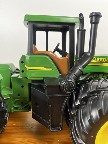 John Deere ERTL 4WD Tractor Die Cast Dual Wheels 1/16 With Grain Drill - Picture 12 of 24