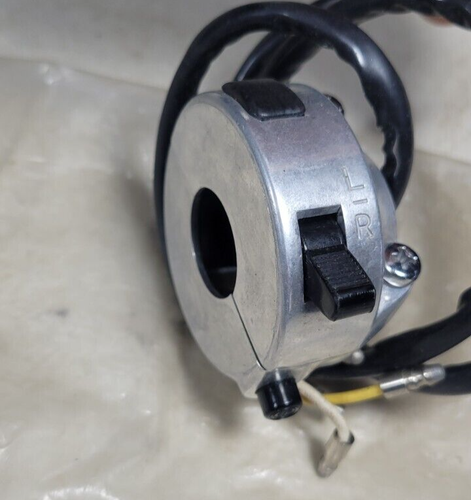 *NOS* SUZUKI Super Six (T 20) OEM Handle bar blinker switch assy - Picture 5 of 6